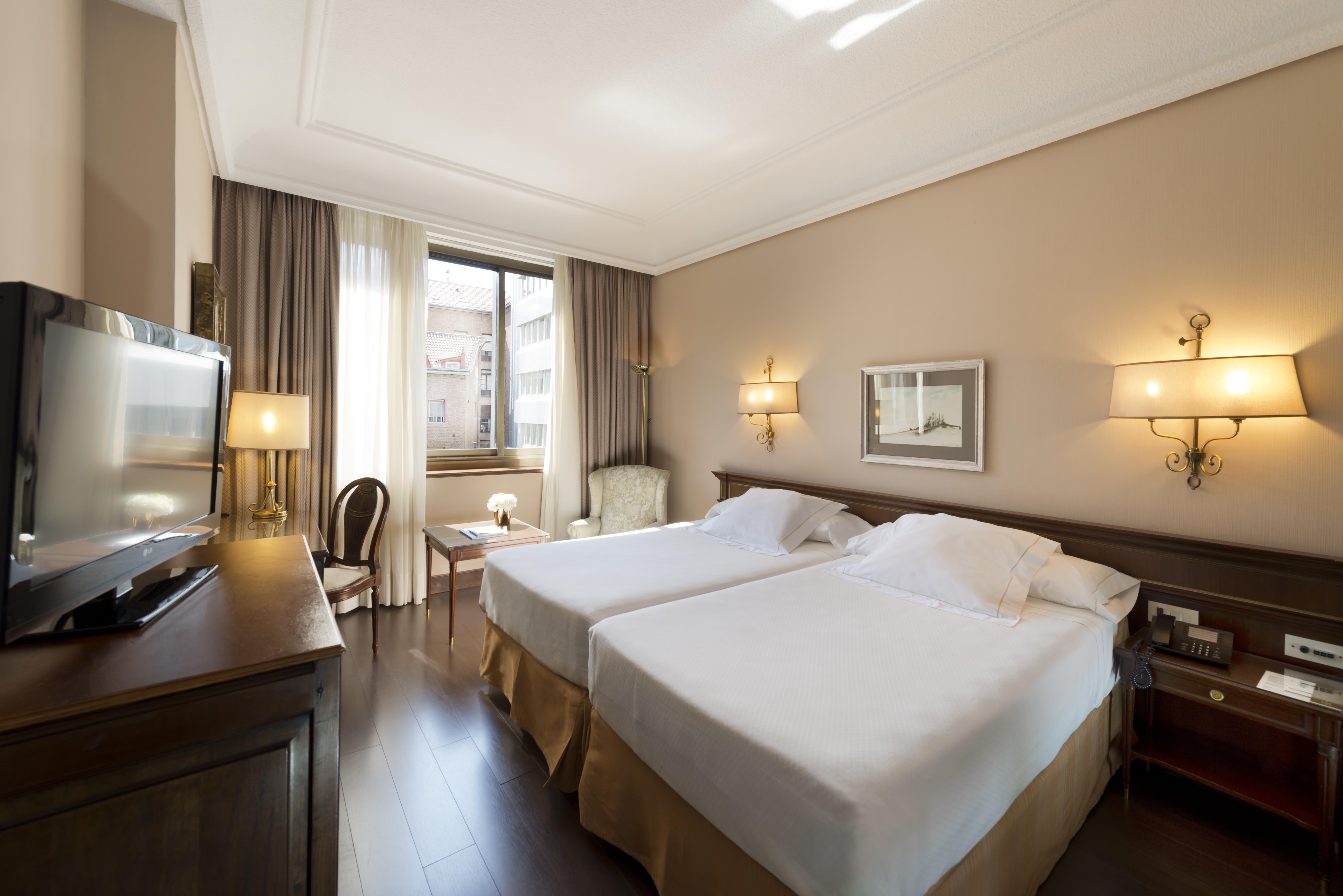 Hotel Miguel Angel Madrid Ngoại thất bức ảnh A room at Hotel Palace Madrid