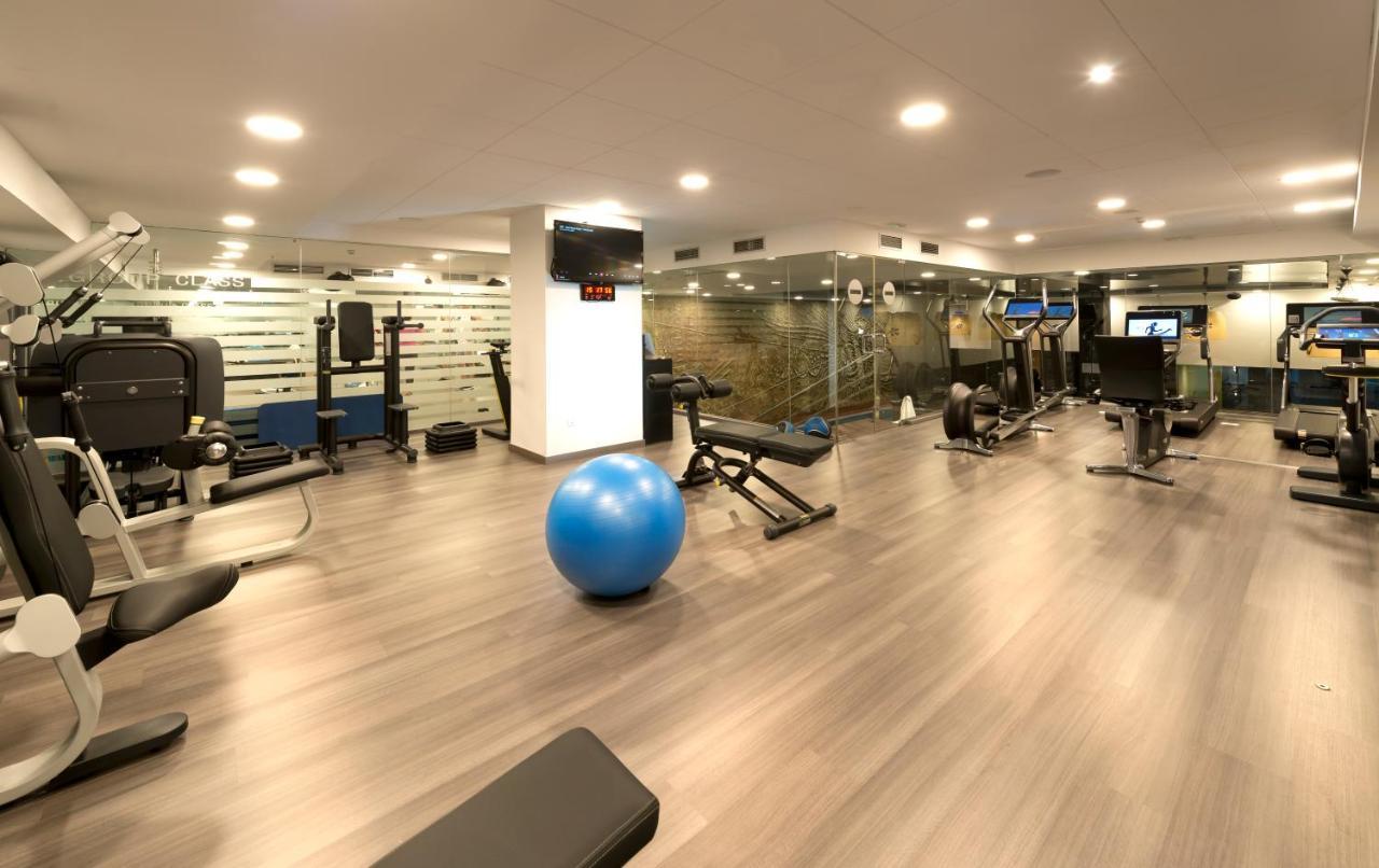 Hotel Miguel Angel Madrid Ngoại thất bức ảnh The gym at the hotel