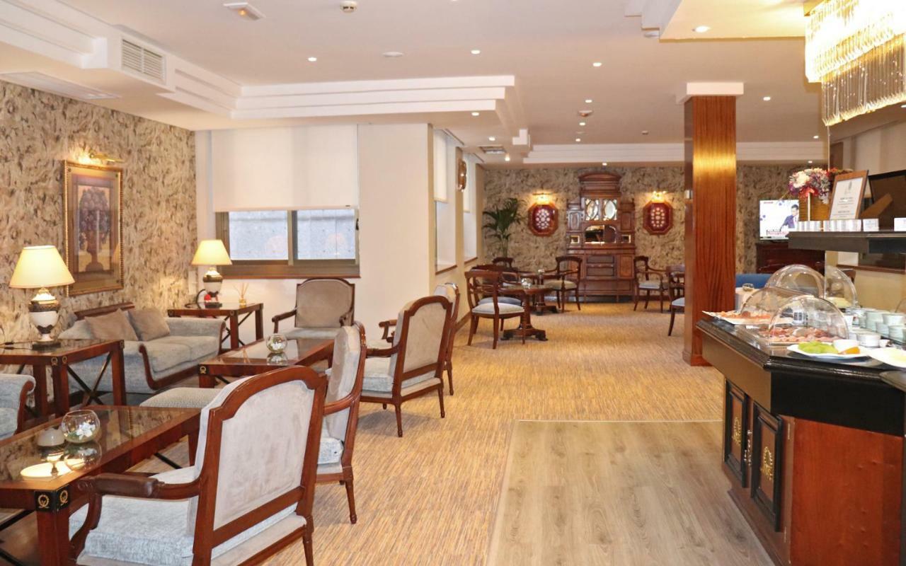 Hotel Miguel Angel Madrid Ngoại thất bức ảnh The lounge at the airport
