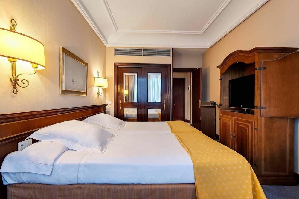 Hotel Miguel Angel Madrid Ngoại thất bức ảnh A room at the hotel
